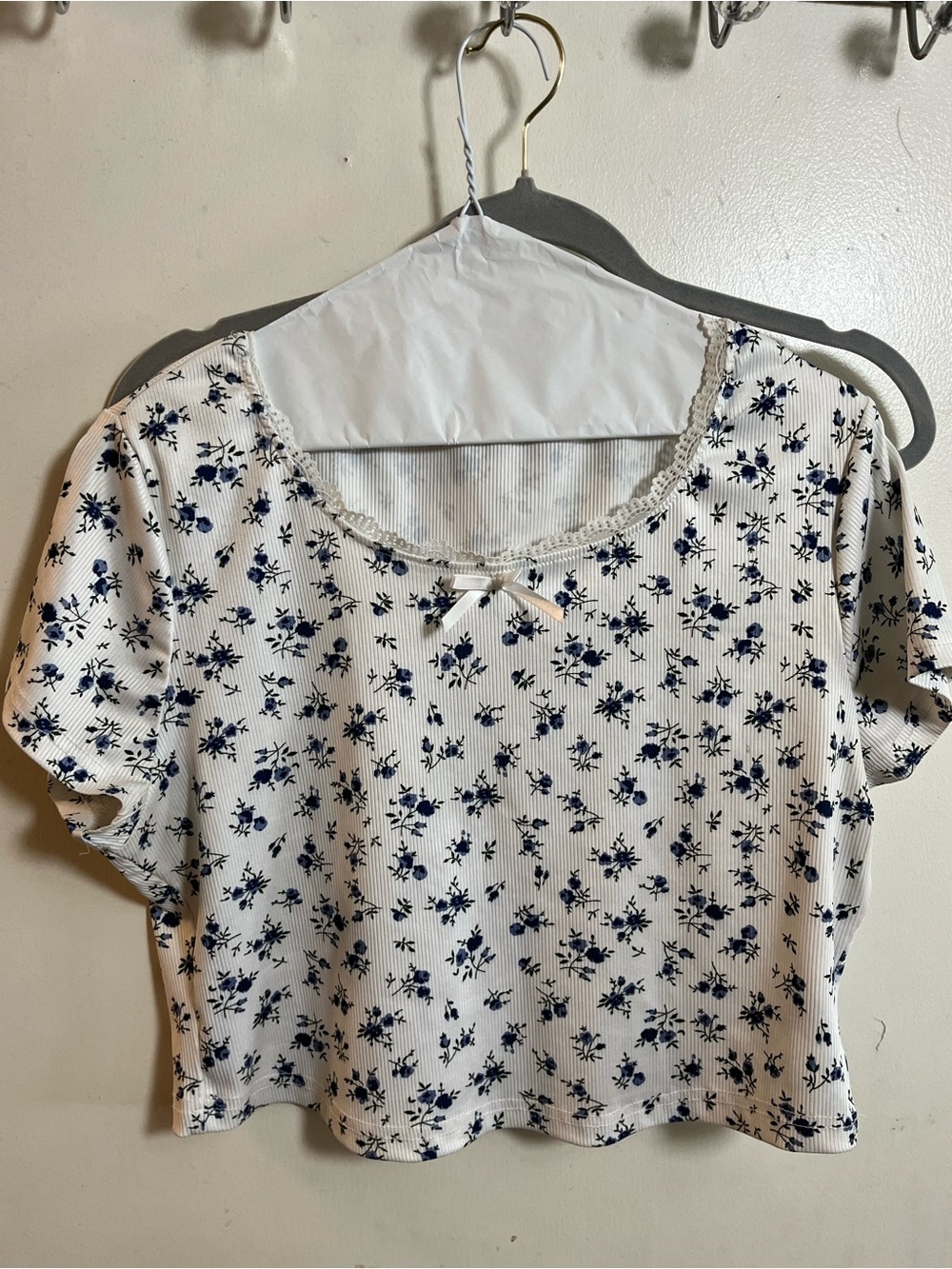 White Floral Scoop Neck Short Sleeve Top with Navy Print